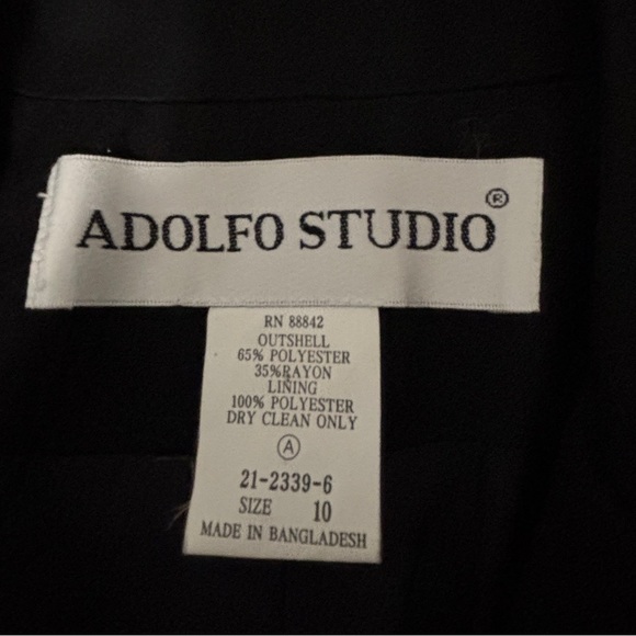 Black Blazer Size 10. Lined. Single Breasted. Adolfo Studio. - Picture 4 of 6
